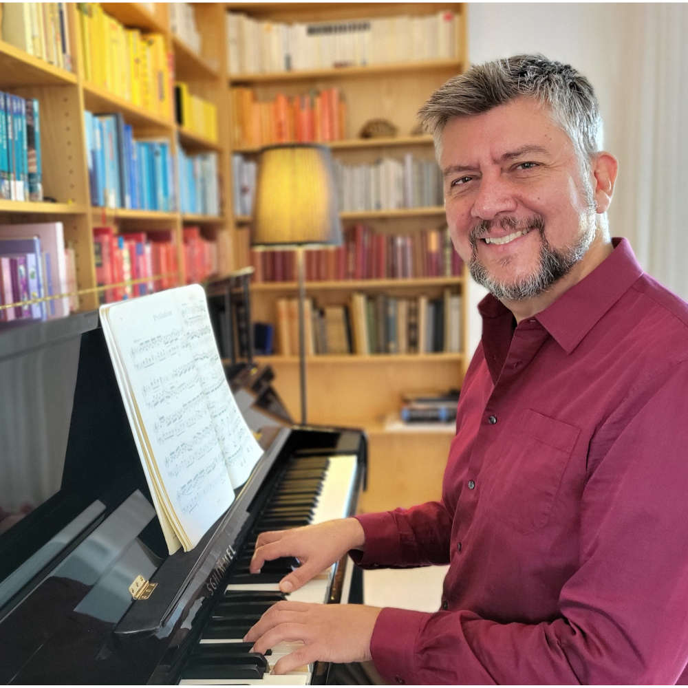 Klavierlehrer Andreas Kutschera bei Musik Heckmann
